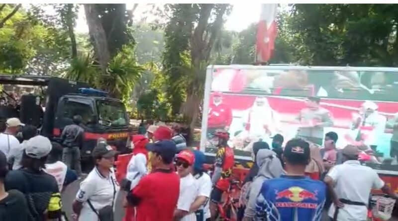 Polda Jatim Hibur Masyarakat di CFD Taman Bungkul Surabaya