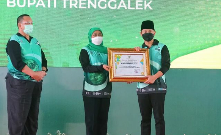 Bupati Trenggalek Raih Penghargaan Sebagai Pembina Proklim Terbaik Tingkat Provinsi Jawa Timur