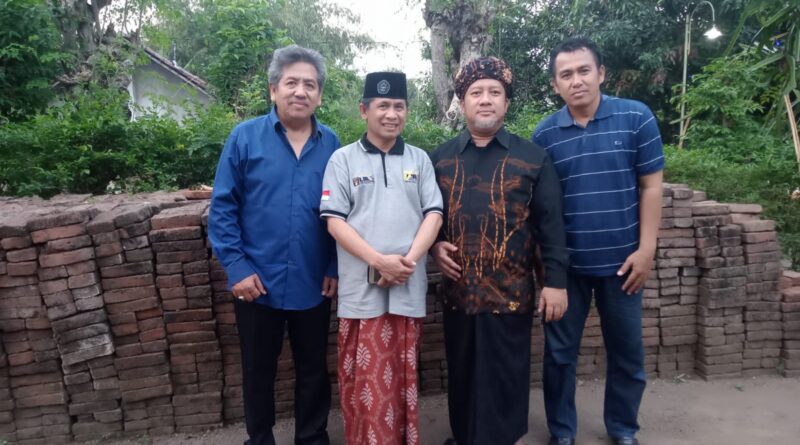 Gus Ham Silaturahmi ke Kediaman KH Ali Badri Masyhuri, Seniman Islami Terkenal