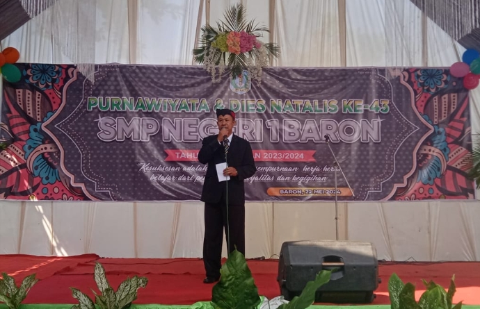 Pertunjukan Seni Tari mewarnai acara Purnawiyata dan Dies Natalis ke-42 SMPN 1 Baron