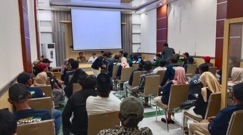 FMR dan Ratu Adil Bersama Warga Gambar Anyar Temukan Hutan Lindung Fiktif