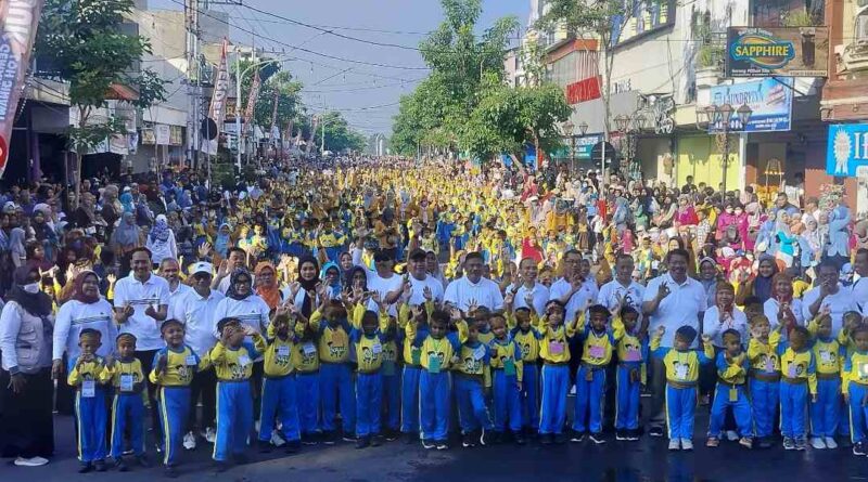 Pekan Pendidikan, Dinas Pendidikan Nganjuk Gelar Senam, Tari Massal Hingga Bazar Pendidikan