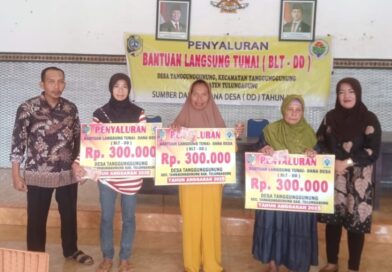 Penyaluran BLT DD Desa Tanggunggunung,12 Keluarga Kurang Mampu Terima Bantuan
