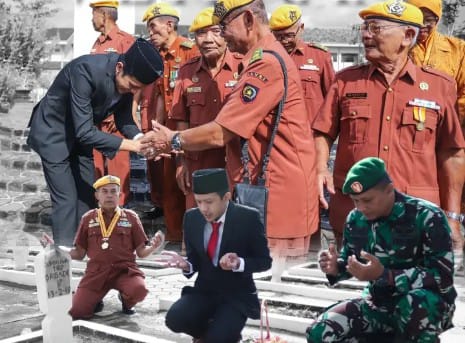Wakil Bupati Trenggalek Bersama Anggota LVRI Ziarah dan Tabur Bunga ke Taman Makam Pahlawan 