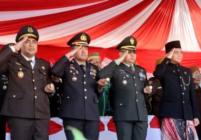 Kapolres Probolinggo Ikuti Upacara HUT Ke-80 Kemerdekaan Republik Indonesia di Alun-Alun Kraksaan 