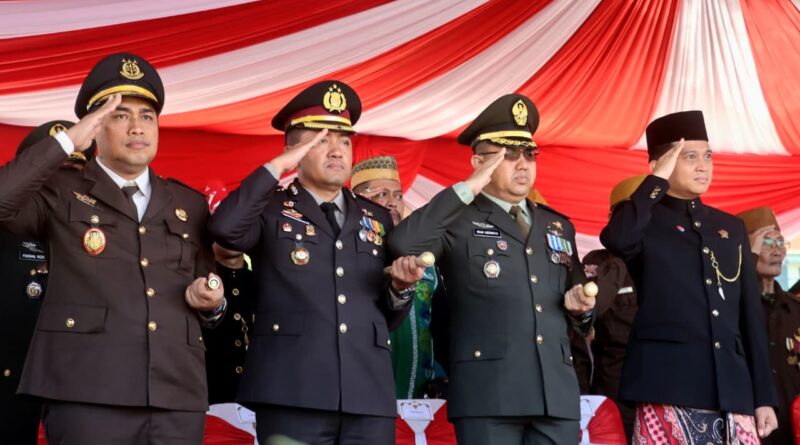 Kapolres Probolinggo Ikuti Upacara HUT Ke-80 Kemerdekaan Republik Indonesia di Alun-Alun Kraksaan 