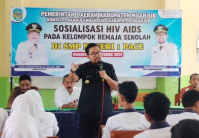Sosialisasi HIV/AIDS di SMPN 1 Pace, Wabup Mas Handy : Remaja Agen Perubahan dalam Penanggulangan HIV/AIDS