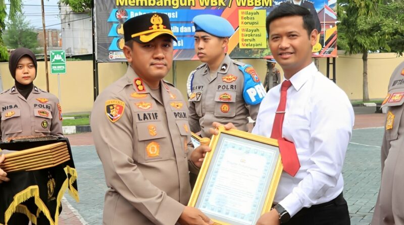 Berhasil Lawan Begal dan Ungkap Kasus Curas, Kapolres Probolinggo Berikan Penghargaan 15 Anggota dan 4 Masyarakat Umum