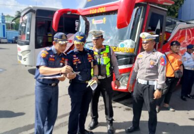 Cegah Laka Lantas, Polres Magetan Gelar Ramp Check Bus dan Tes Urine Pengemudi di Terminal Maospati
