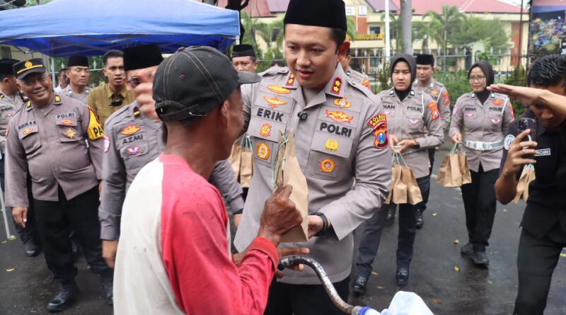 Hari Pertama Ramadan 1447 H, Kapolres Magetan Turun Langsung Bagikan Takjil dan Gaungkan Tertib Berlalu Lintas