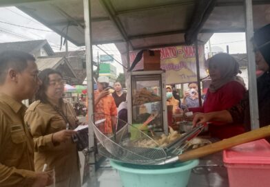 Dinas Kesehatan dan BPOM Kabupaten Kediri Gelar Survey Keamanan Pangan pada Penjual Takjil