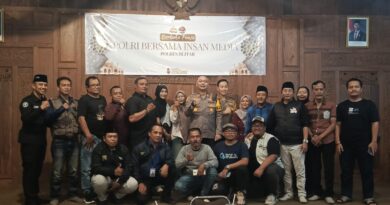 Buka Puasa Bareng Awak Media dan Santunan Anak Yatim, Kapolres Blitar Bangun Sinergitas Wujudkan Blitar Aman