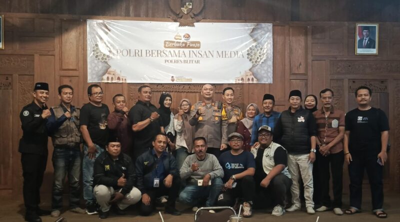 Buka Puasa Bareng Awak Media dan Santunan Anak Yatim, Kapolres Blitar Bangun Sinergitas Wujudkan Blitar Aman