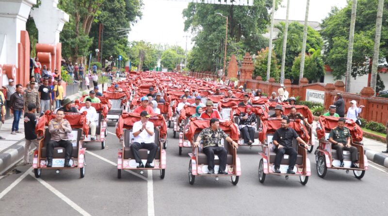 Hadiri Penyerahan Bantuan 220 Becak dari Presiden Prabowo, Kapolres Nganjuk Ingatkan Larangan Modifikasi 