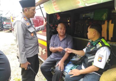 Pastikan Ribuan Santri Mudik Aman, Polres Magetan Gelar Ramp Check dan Cek Kesehatan Sopir di Ponpes Al-Fatah Temboro