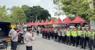 Kapolres Nganjuk Pantau Pengamanan Buka Bersama 10 Ribu Warga di Alun-Alun