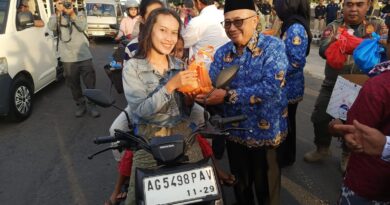 Sambut Malam Lailatul Qadar, Pemkab Blitar Bagikan 7200 Takjil Ramadan