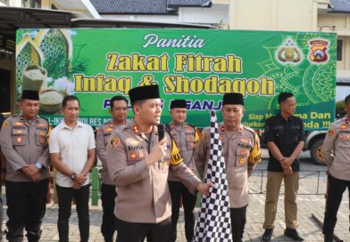 Ribuan Zakat Fitra Polres Nganjuk Dikirim ke Pelosok Naik Motor Dinas