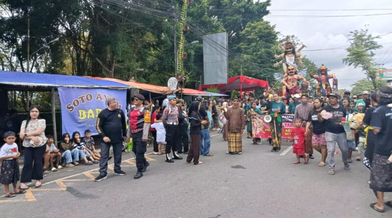 Polres Blitar Amankan Pawai Ogoh-Ogoh Perayaan Hari Raya Nyepi di Wlingi