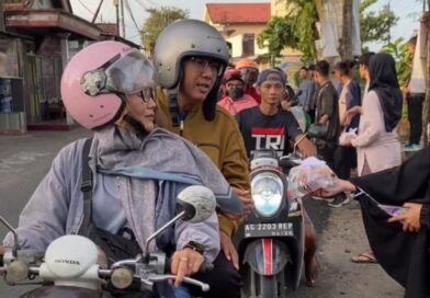 Tebarkan Kebaikan di Bulan Ramadan, IPM SMK Muhammadiyah 2 Tulungagung Bagi Takjil ke Pengguna Jalan Jelang Berbuka