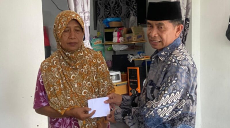 Tebar Keberkahan, Pokmas Segitiga Emas Pasuruan Salurkan Paket Sembako di Kediaman Tokoh Bangil