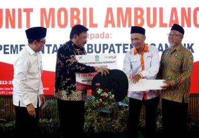 Bupati Marhaen Serahkan Satu Unit Ambulance untuk LAZISMU