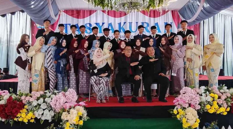 SMPN 1 Ngronggot Gelar Tasyakuran Kelulusan Murid Kelas IX, Kadis Pendidikan Nganjuk Beri Motivasi Fokus dan Totalitas Belajar