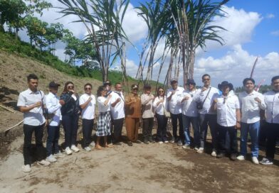 Tanam Tebu Perdana di Nglegok, Bupati Rijanto Dorong Swasembada Gula Nasional