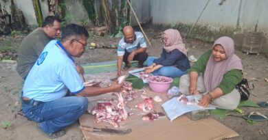Berbagi di Momen Idul Adha, PWI Nganjuk Sembelih Dua Kambing Kurban