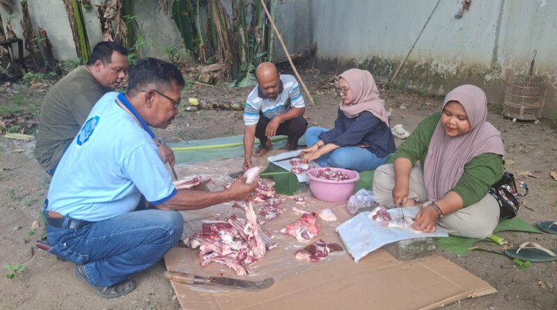 Berbagi di Momen Idul Adha, PWI Nganjuk Sembelih Dua Kambing Kurban