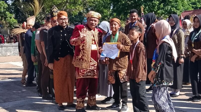 Pimpin Upacara Hardiknas 2026, Bupati Marhaen : Pendidikan Pondasi Utama Lahirkan SDM Berkualitas
