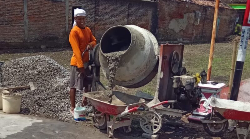 Pemdes Temenggungan Bangun Rabat Beton Jalan Lingkungan