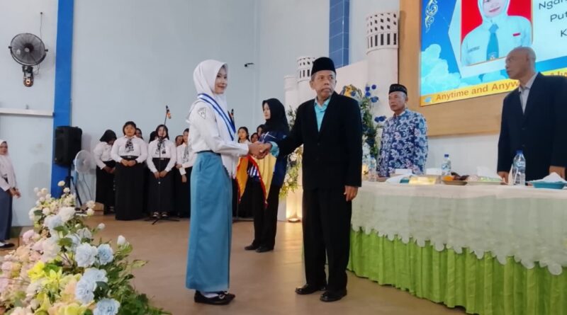 Haru, SMAN 1 Berbek Lepas 259 Siswa Siswi Kelas XII