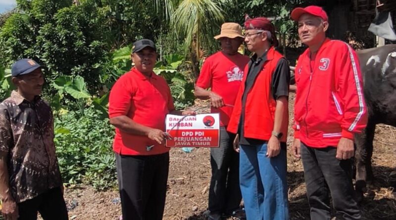 DPC PDI Perjuangan Nganjuk Salurkan Hewan Kurban dari Ketua DPD PDI Perjuangan Jatim
