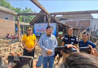 PWI Bersama Polres Bedah Rumah Warga Bagor Nganjuk