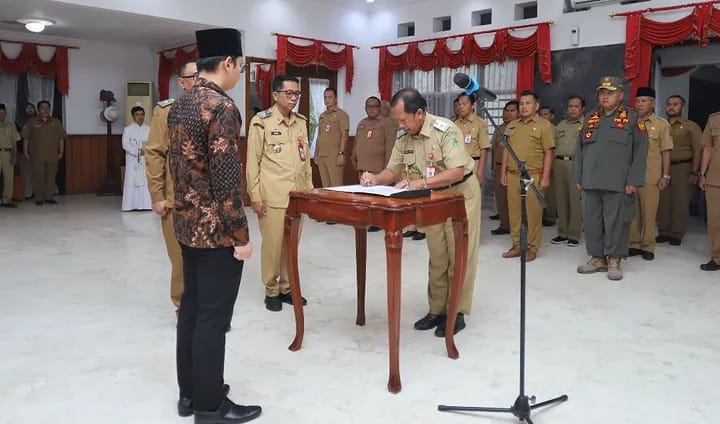 Bupati Trenggalek Lantik Stefanus Triadi Atmono Sebagai Pj Sekretaris Daerah