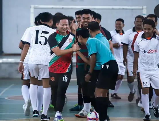 Buka Turnamen Futsal Antar OPD di GOR Gajah Putih, Bupati Arifin : Sarana Memupuk Semangat dan Keharmonisan ASN
