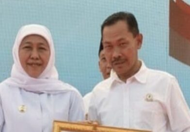 Plt Ketua Dekopinda Tulungagung Terima Penghargaan Sebagai Tokoh Gerakan Koperasi dari Gubernur Jawa Timur
