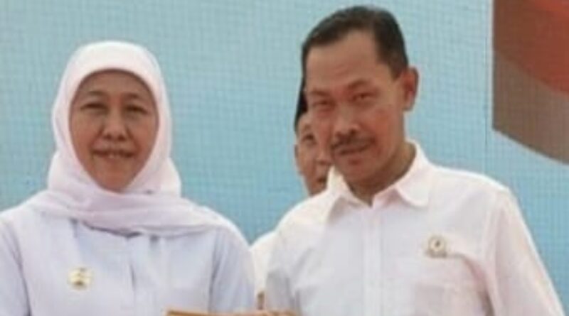 Plt Ketua Dekopinda Tulungagung Terima Penghargaan Sebagai Tokoh Gerakan Koperasi dari Gubernur Jawa Timur