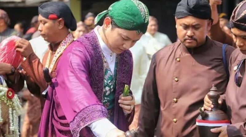 Sebar 11 Ribu Udhik-udhik kepada Masyarakat pada Prosesi Hari Jadi Kabupaten Trenggalek, Bupati Arifin : Simbol Dia dan Harapan