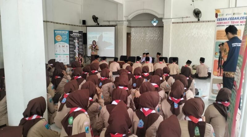 Perkuat Kualitas Kesehatan Santri, Puskesmas Boyolangu dan Tim Dinas Kesehatan Tulungagung Gelar Sosialisasi Orientasi SBH di Pesantren Al Fatahiyah Ngranti