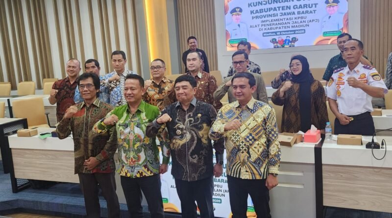 Pemkab Garut Kunjungan Studi KPBU Alat Penerang Jalan di Kabupaten Madiun